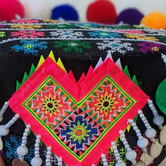 Hmong PNM pom pom hat - Picture 7 of 11